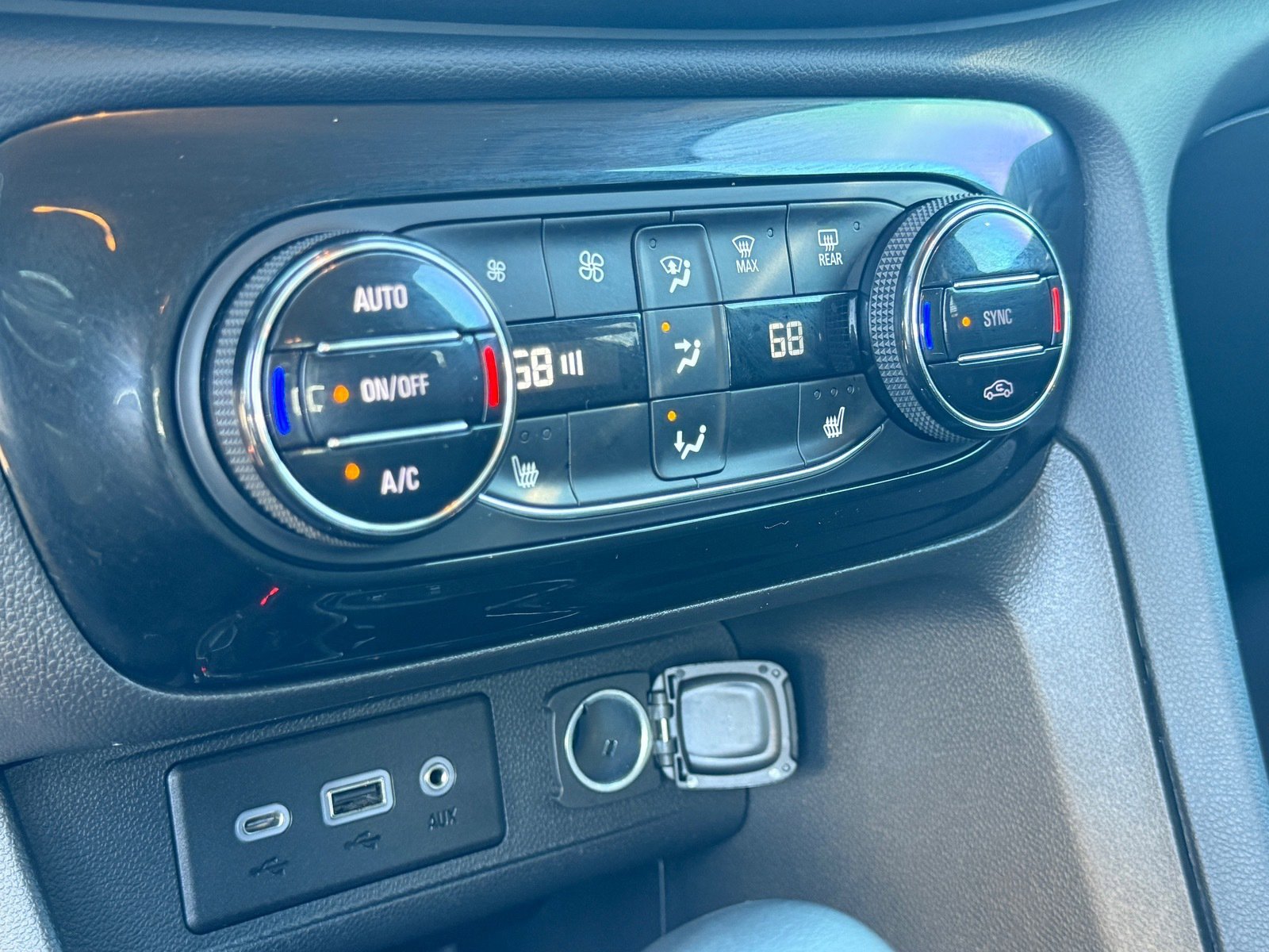 Used 2023 Buick Encore GX Select FWD image 18