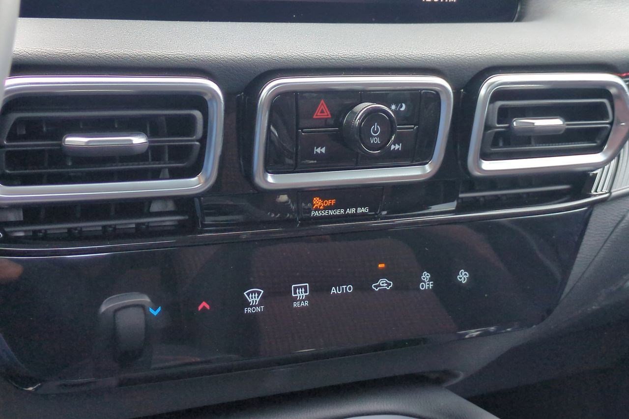 New 2026 Nissan Sentra SR w/ Floor Mat Package FWD image 23