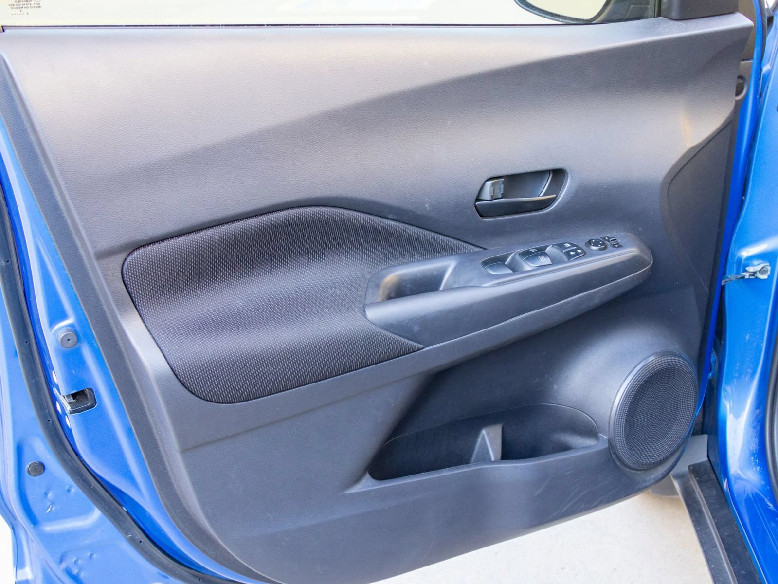 Used 2023 Nissan Kicks S FWD image 9