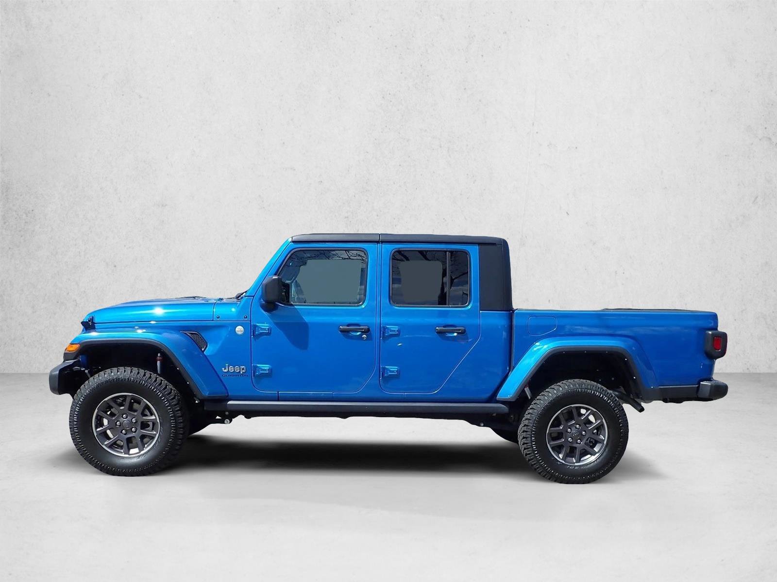 Used 2021 Jeep Gladiator Overland w/ Popular Equipment Package AWD/4WD image 2