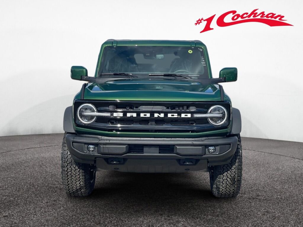 New 2025 Ford Bronco Outer Banks w/ Sasquatch Package AWD/4WD image 2