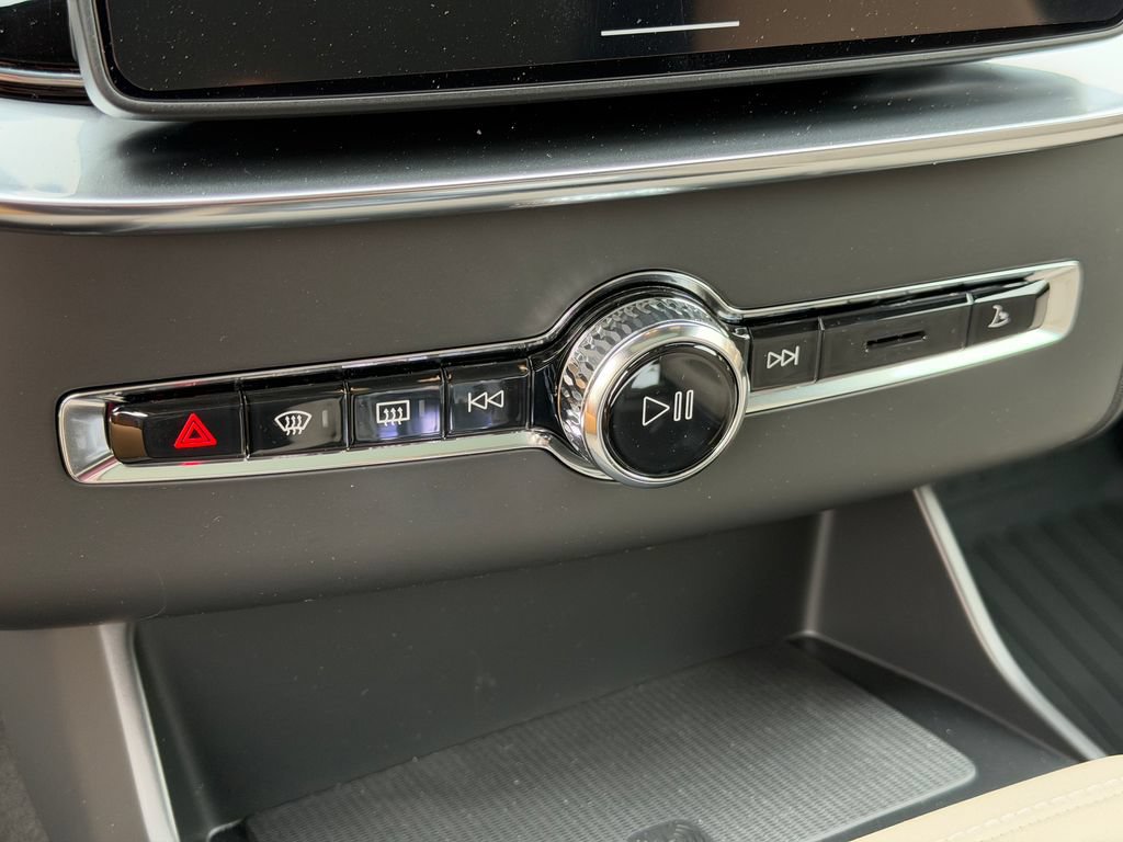 New 2026 Volvo XC90 T8 Plus w/ Protection Package Premier AWD/4WD image 27