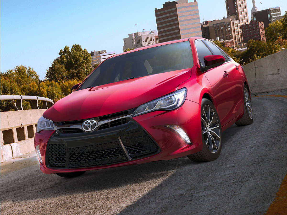 Used 2017 Toyota Camry SE FWD image 1