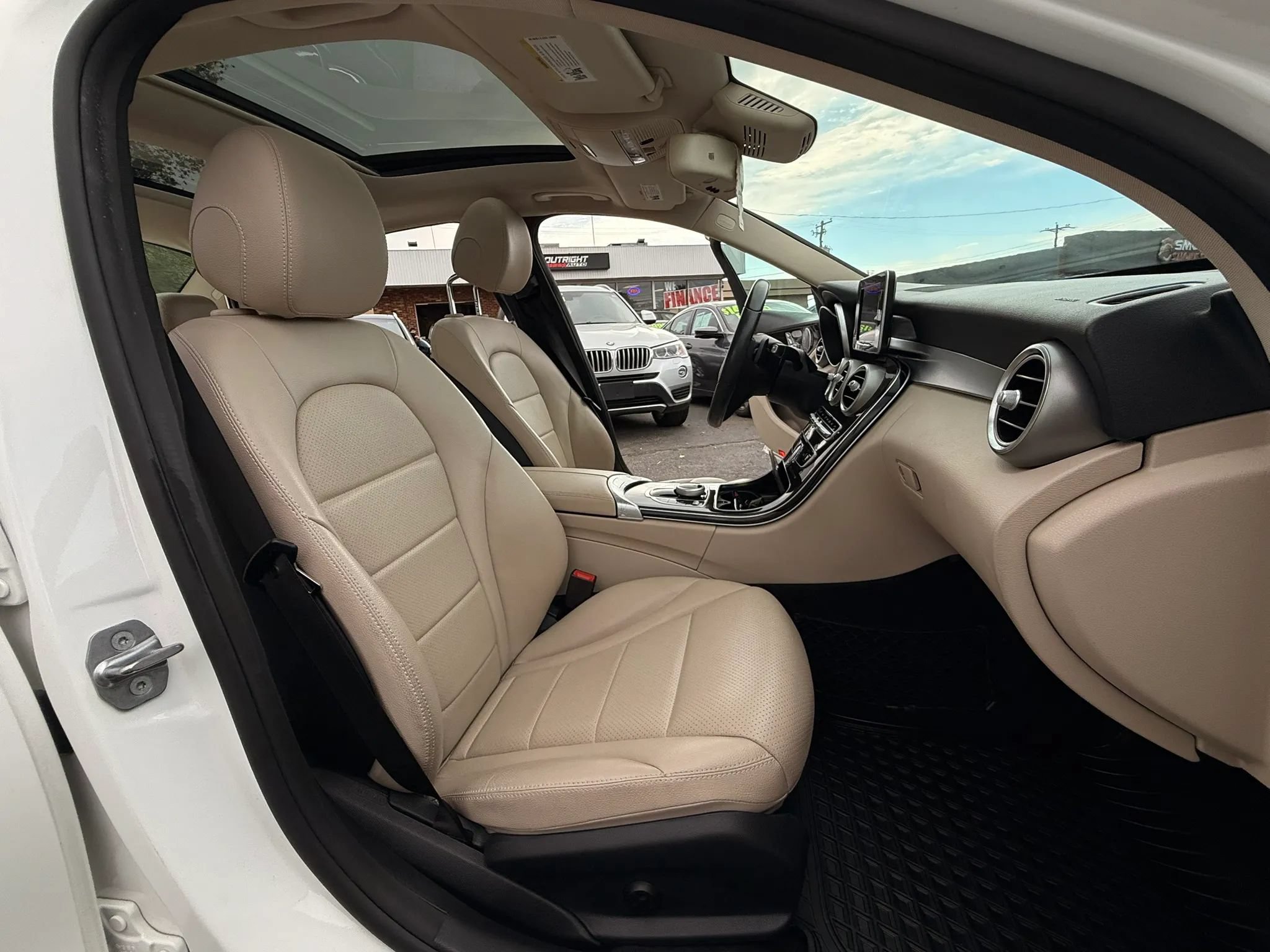 Used 2017 Mercedes-Benz C 300 4MATIC Sedan image 17