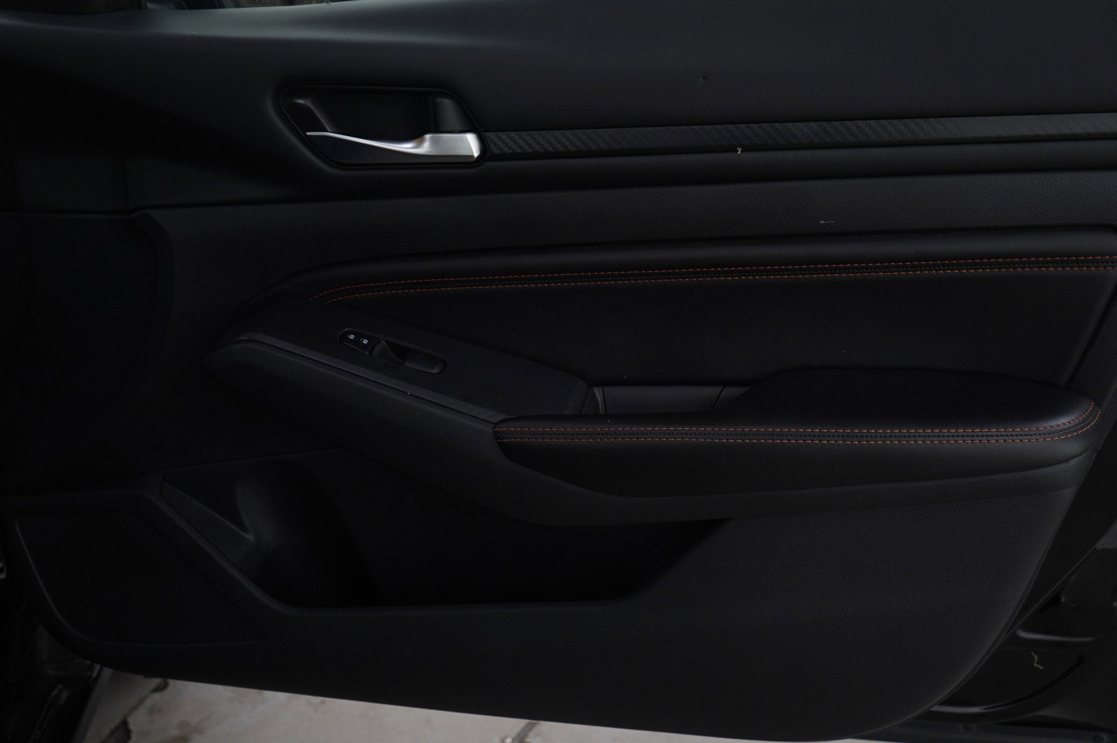 Used 2022 Nissan Altima 2.5 SR w/ Midnight Edition Package image 9