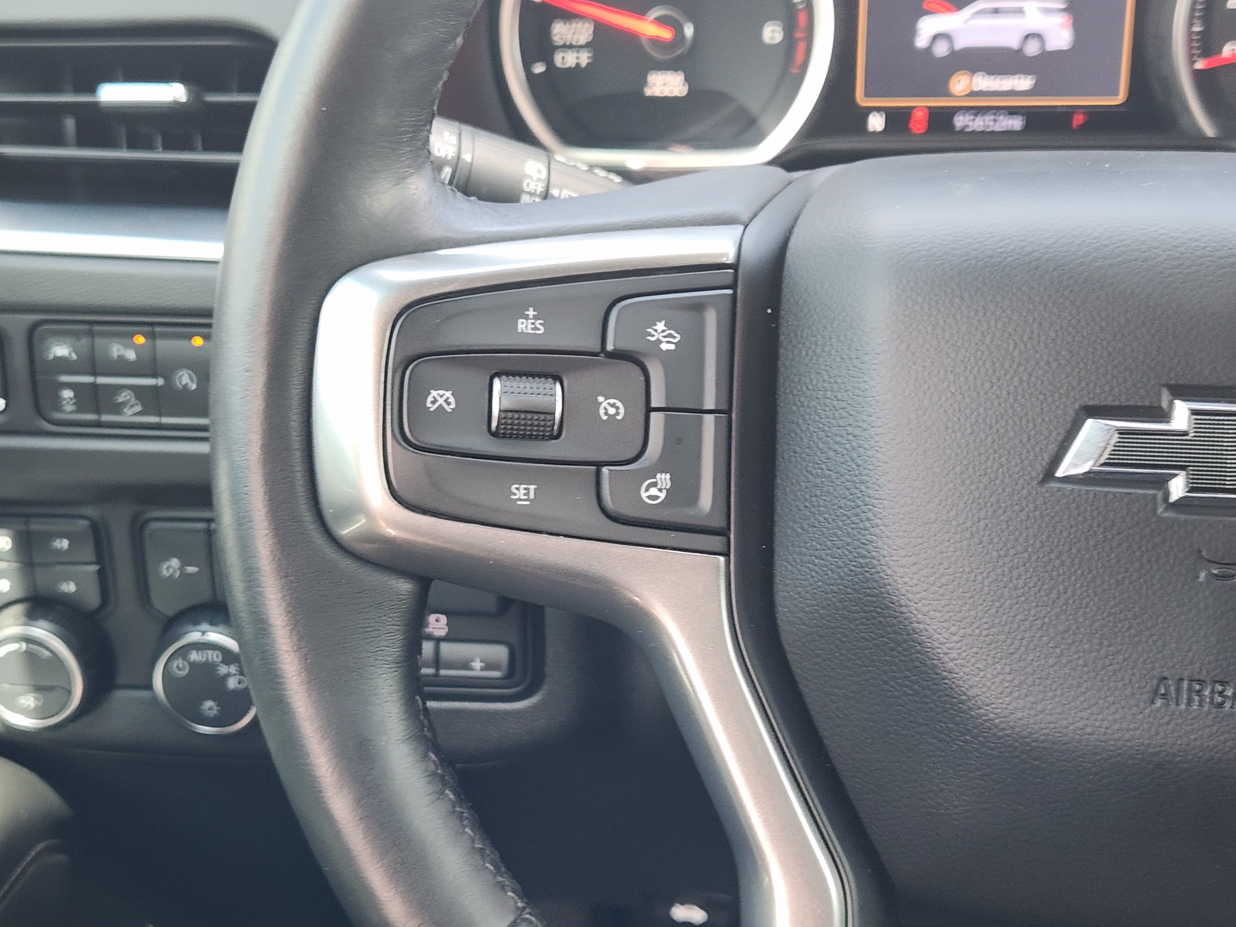 Used 2021 Chevrolet Suburban Z71 w/ Z71 Off-Road Package AWD/4WD image 27