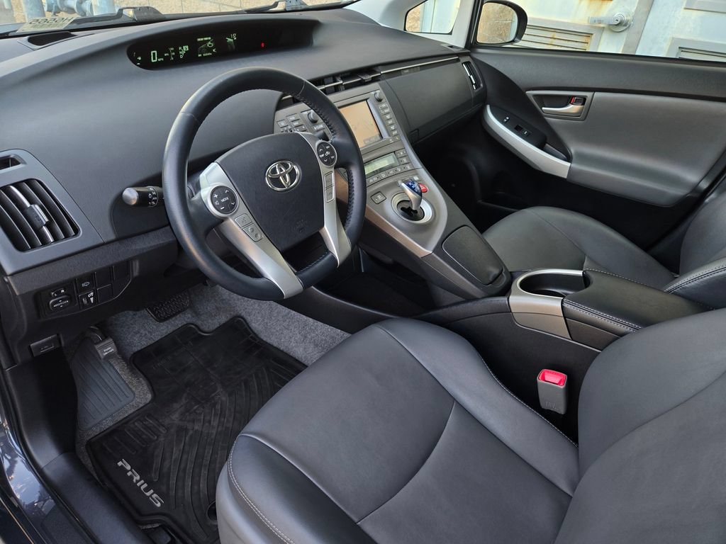Used 2013 Toyota Prius Five w/ Advanced Technology Pkg FWD image 10