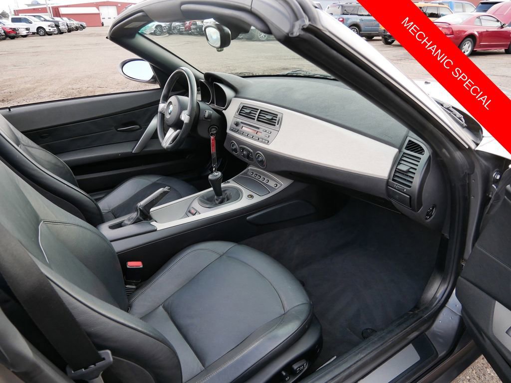 Used 2004 BMW Z4 2.5i image 8