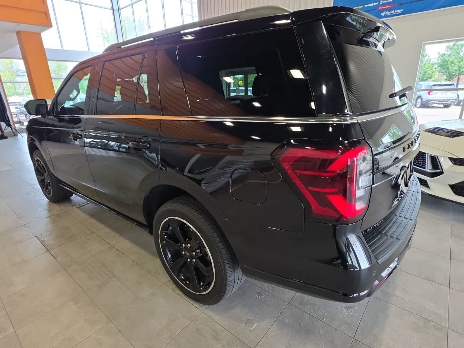 Used 2023 Ford Expedition Limited AWD/4WD image 11
