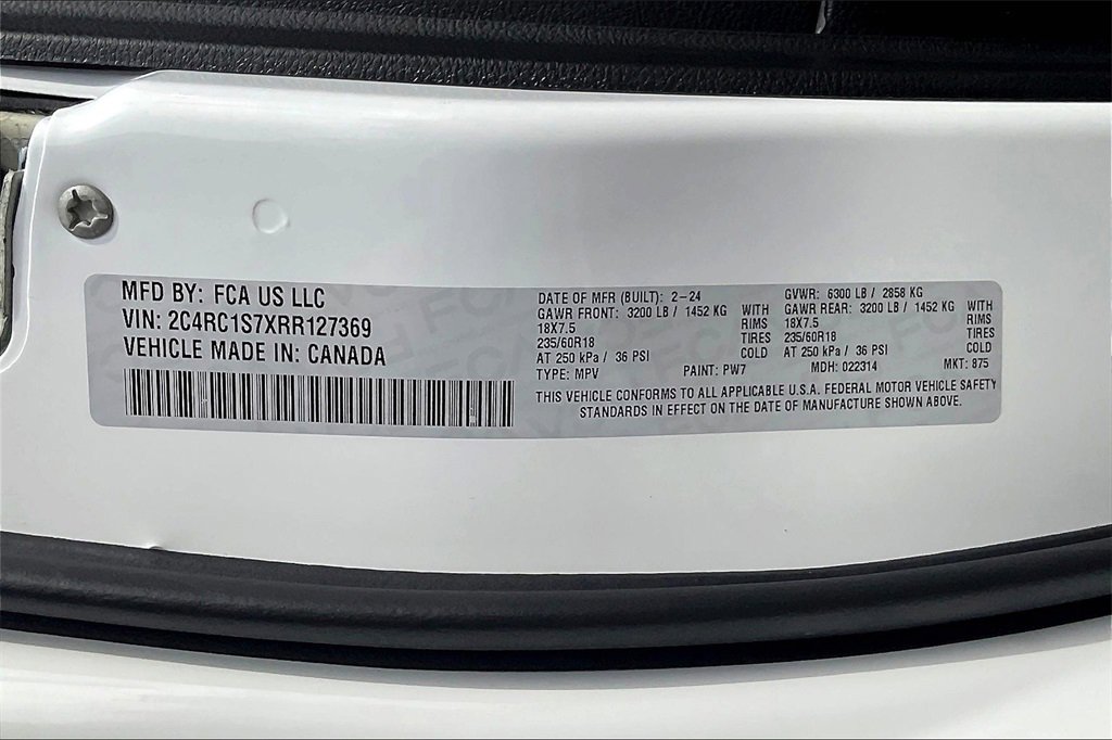 New 2024 Chrysler Pacifica Select w/ Uconnect Theater Family Group image 13