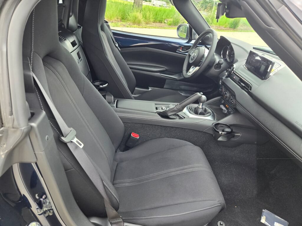 New 2026 MAZDA MX-5 Miata Club w/ Weather Package RWD image 4
