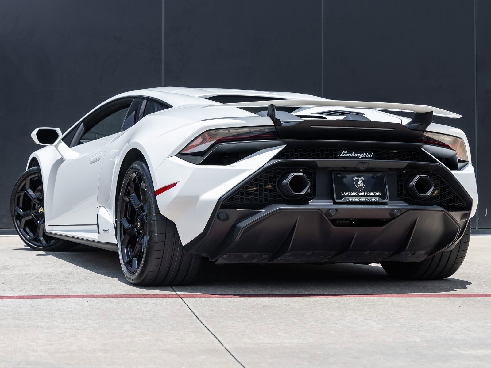 Used 2023 Lamborghini Huracan Tecnica image 7