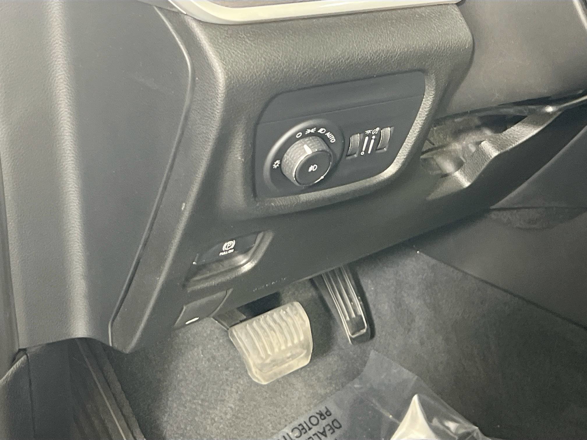 Used 2022 Jeep Grand Cherokee L Limited image 10