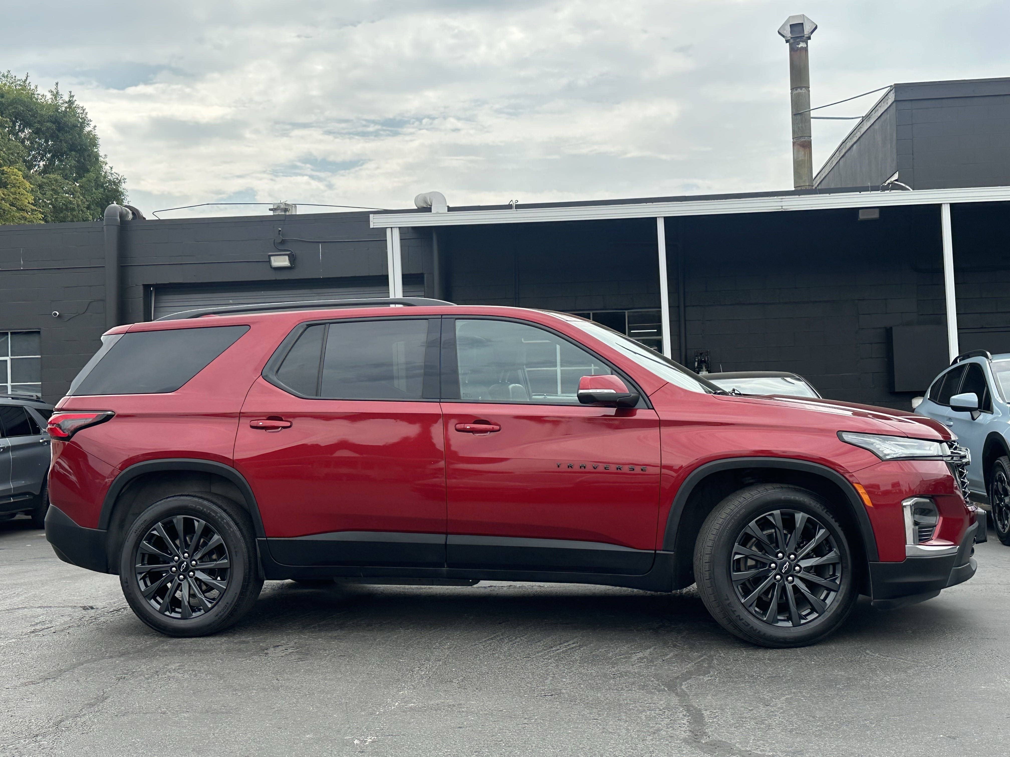 Used 2023 Chevrolet Traverse RS image 5