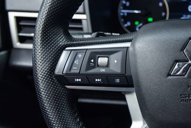 Used 2024 Mitsubishi Outlander SE image 13