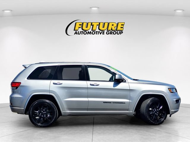Used 2019 Jeep Grand Cherokee Altitude AWD/4WD image 3
