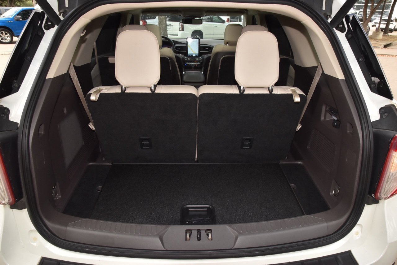 Used 2020 Ford Explorer Platinum w/ Premium Technology Package AWD/4WD image 38