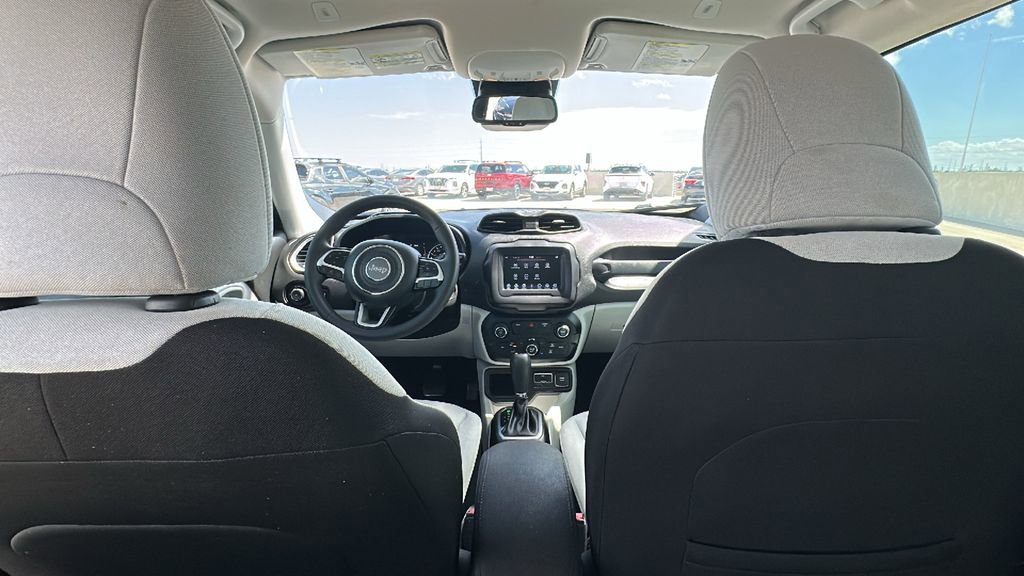 Used 2018 Jeep Renegade Latitude w/ Popular Equipment Group image 28