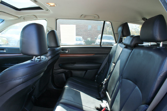 Used 2013 Subaru Outback 2.5i Limited w/ Moonroof Pkg AWD/4WD image 26