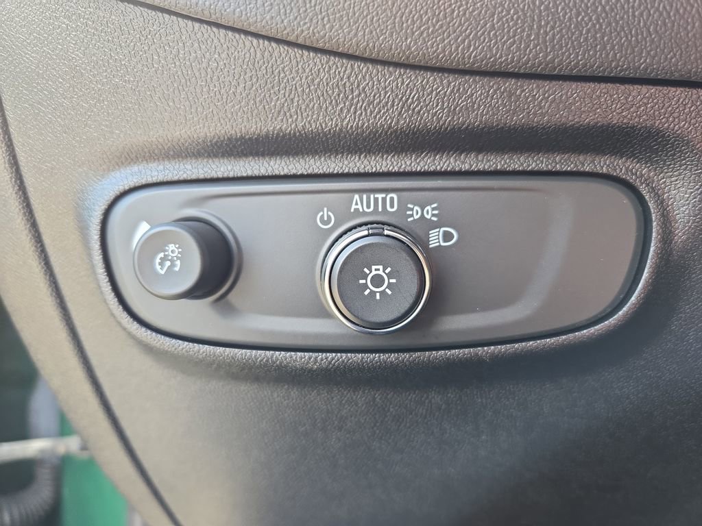 Used 2018 Chevrolet Equinox LT image 28