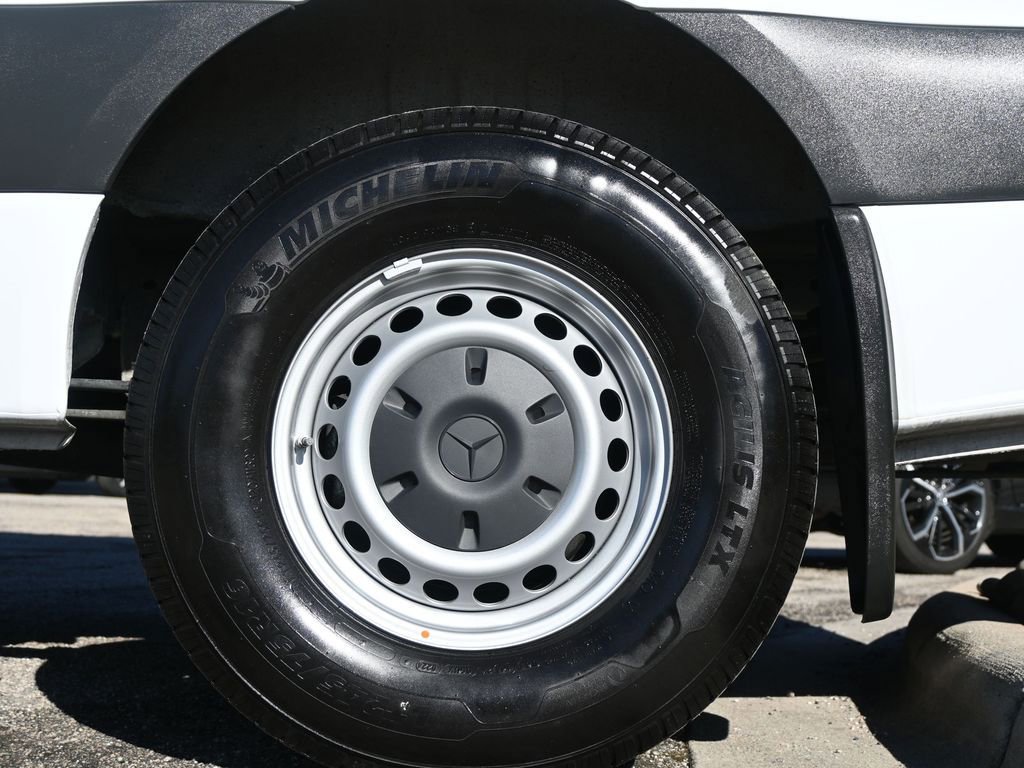 Used 2024 Mercedes-Benz Sprinter 2500 image 7