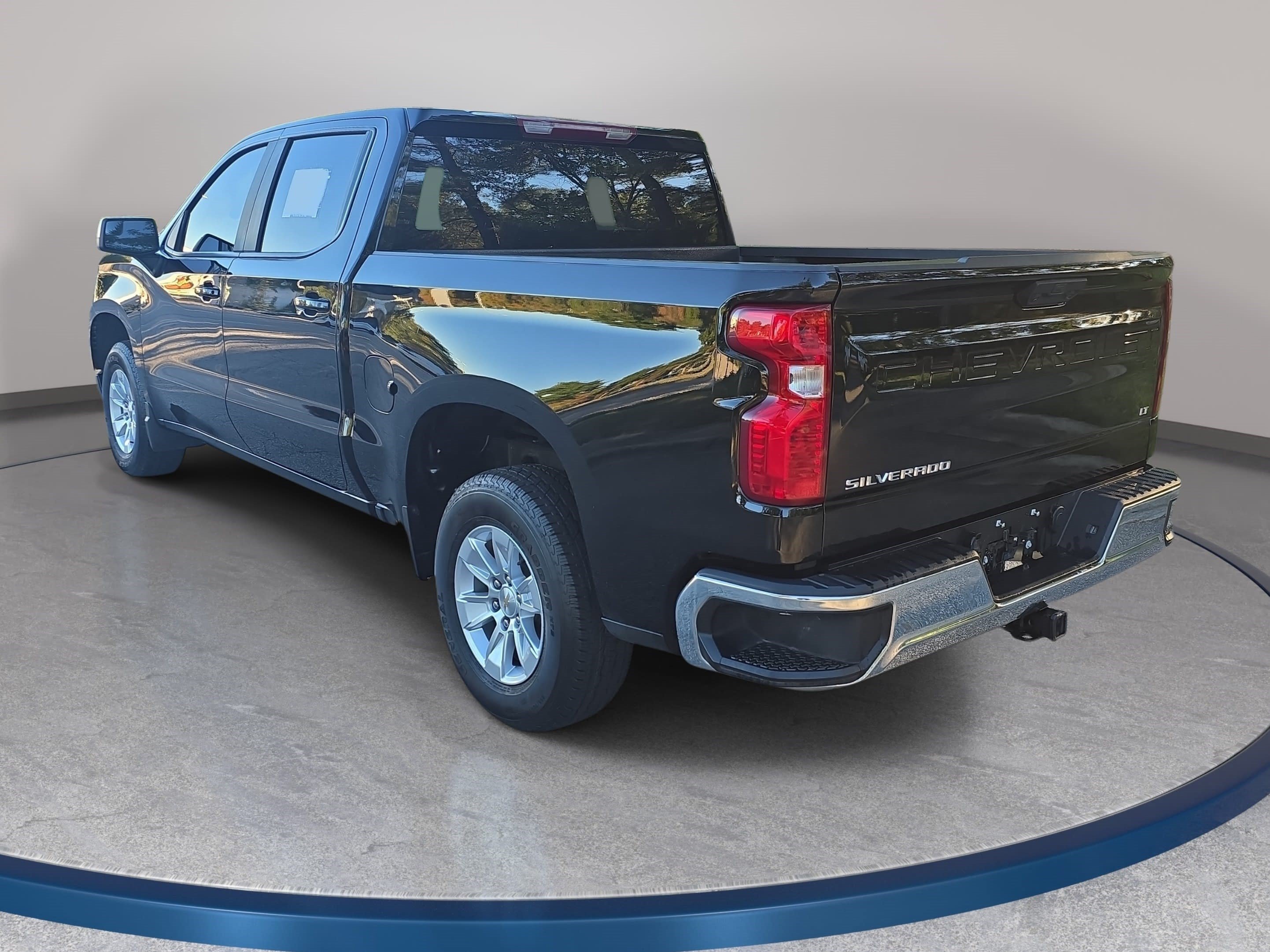 Used 2025 Chevrolet Silverado 1500 LT RWD image 7
