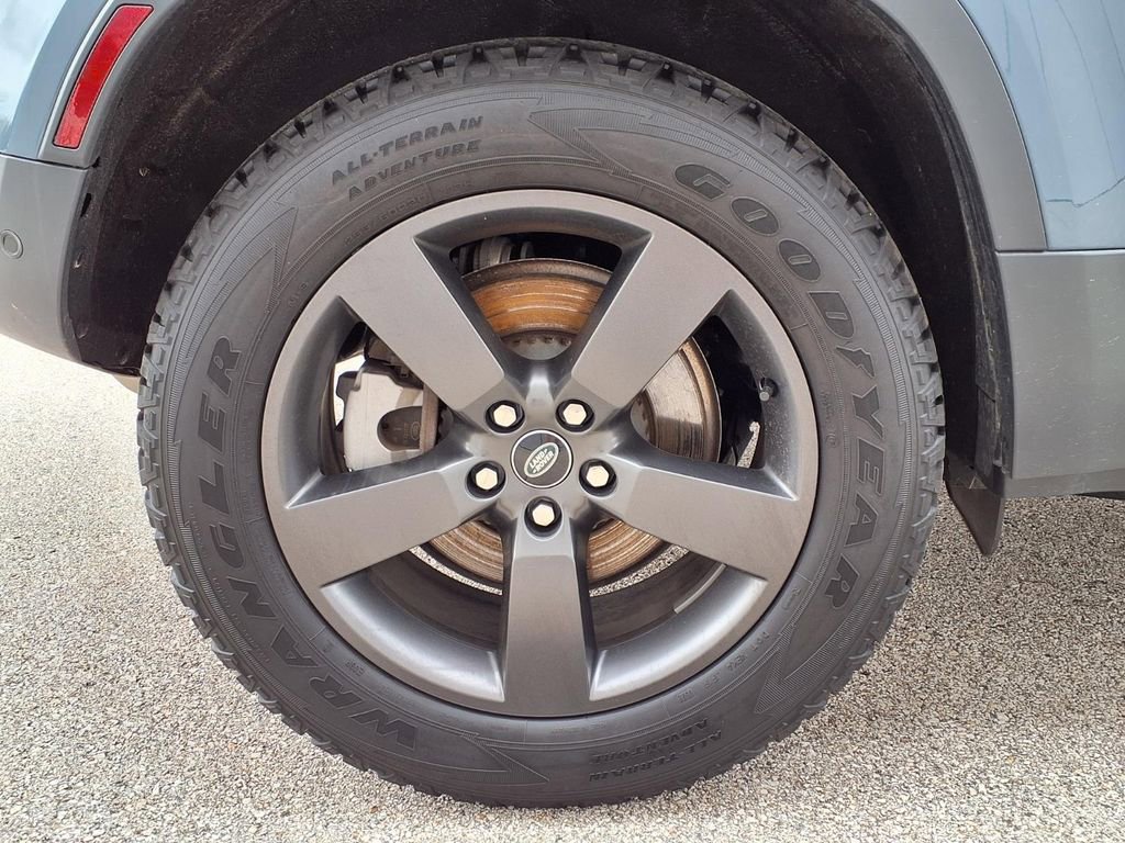 Used 2023 Land Rover Defender 110 SE image 6