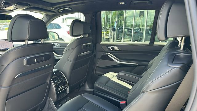 New 2026 BMW X7 M60i image 23