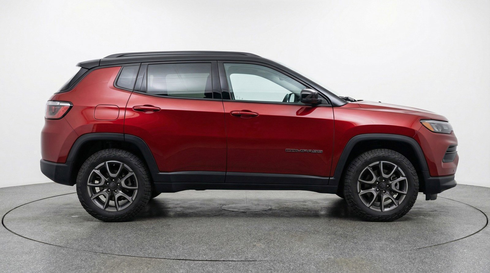 Used 2025 Jeep Compass Trailhawk image 8