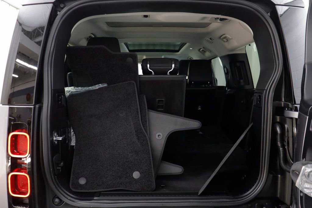 Used 2023 Land Rover Defender 130 SE image 20