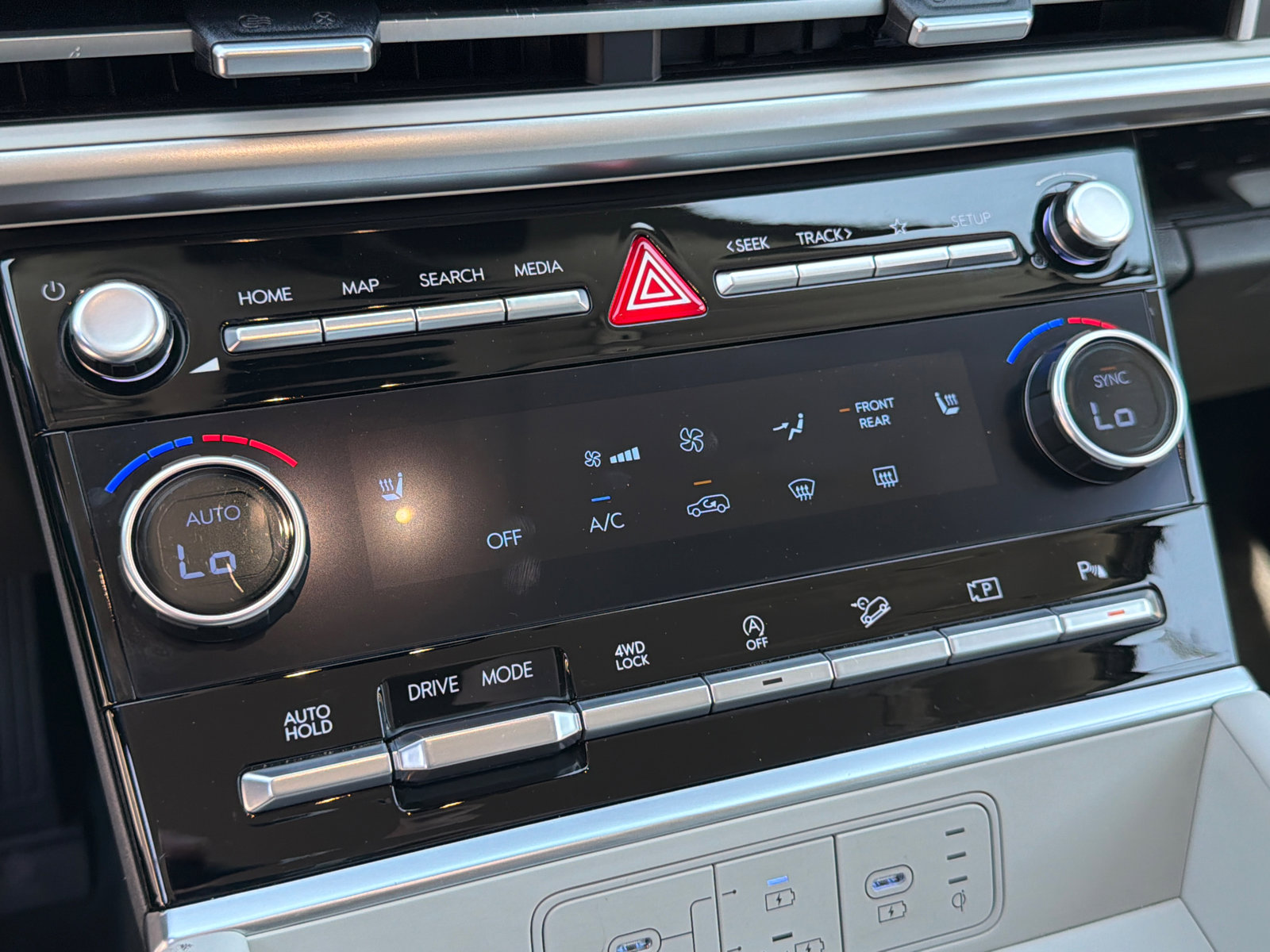 Certified 2025 Hyundai Santa Fe SEL AWD/4WD image 31