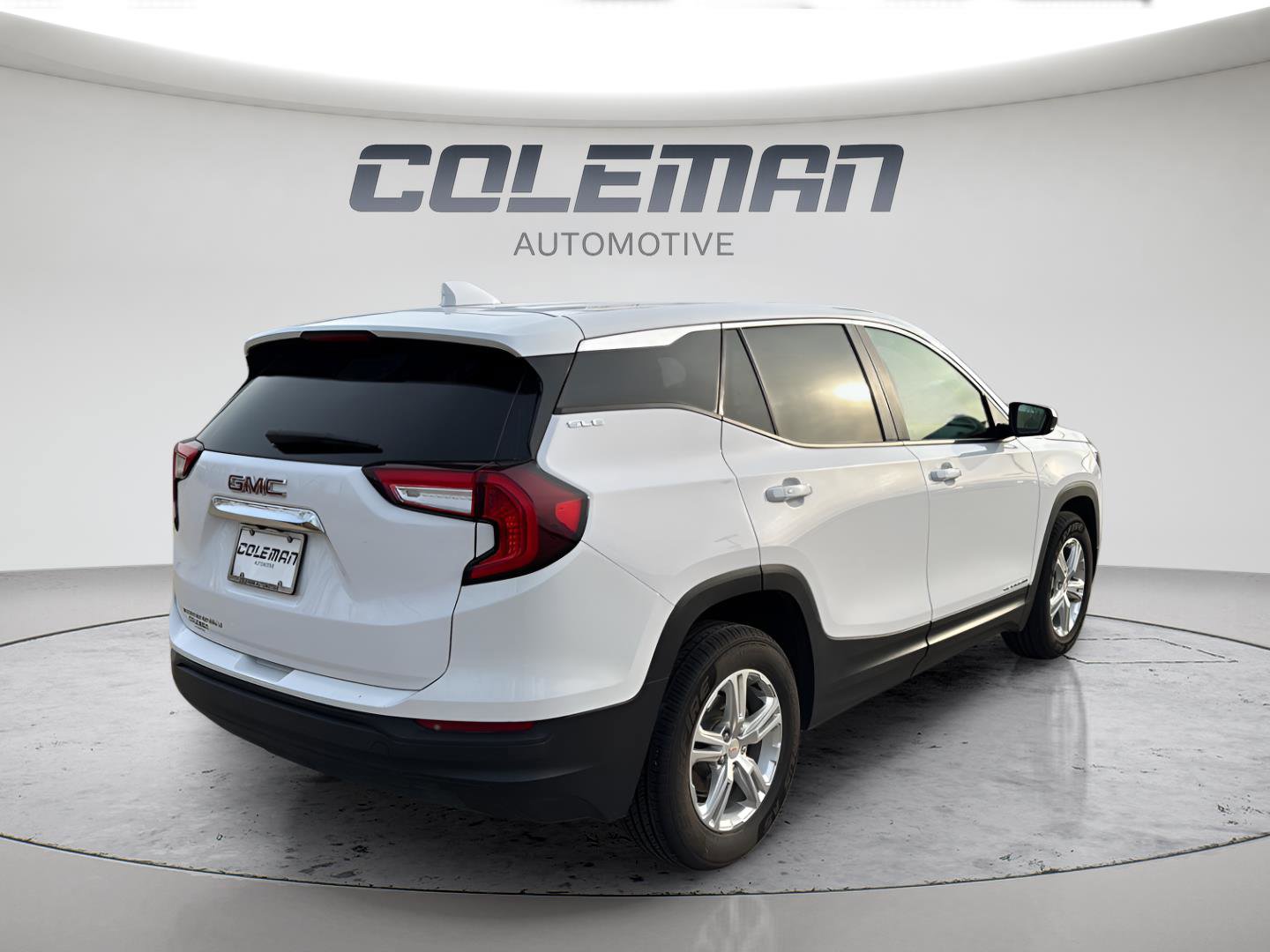 Used 2024 GMC Terrain SLE image 5
