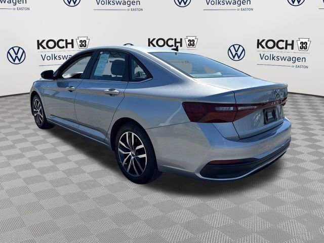 Used 2025 Volkswagen Jetta SE image 6