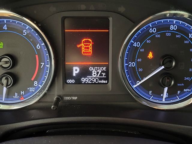 Used 2018 Toyota Corolla LE FWD image 2