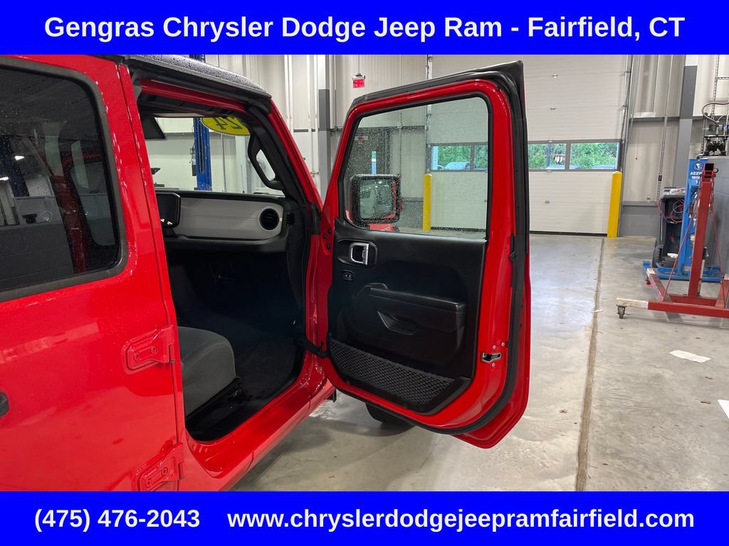 Used 2024 Jeep Wrangler Unlimited w/ Convenience Group AWD/4WD image 9