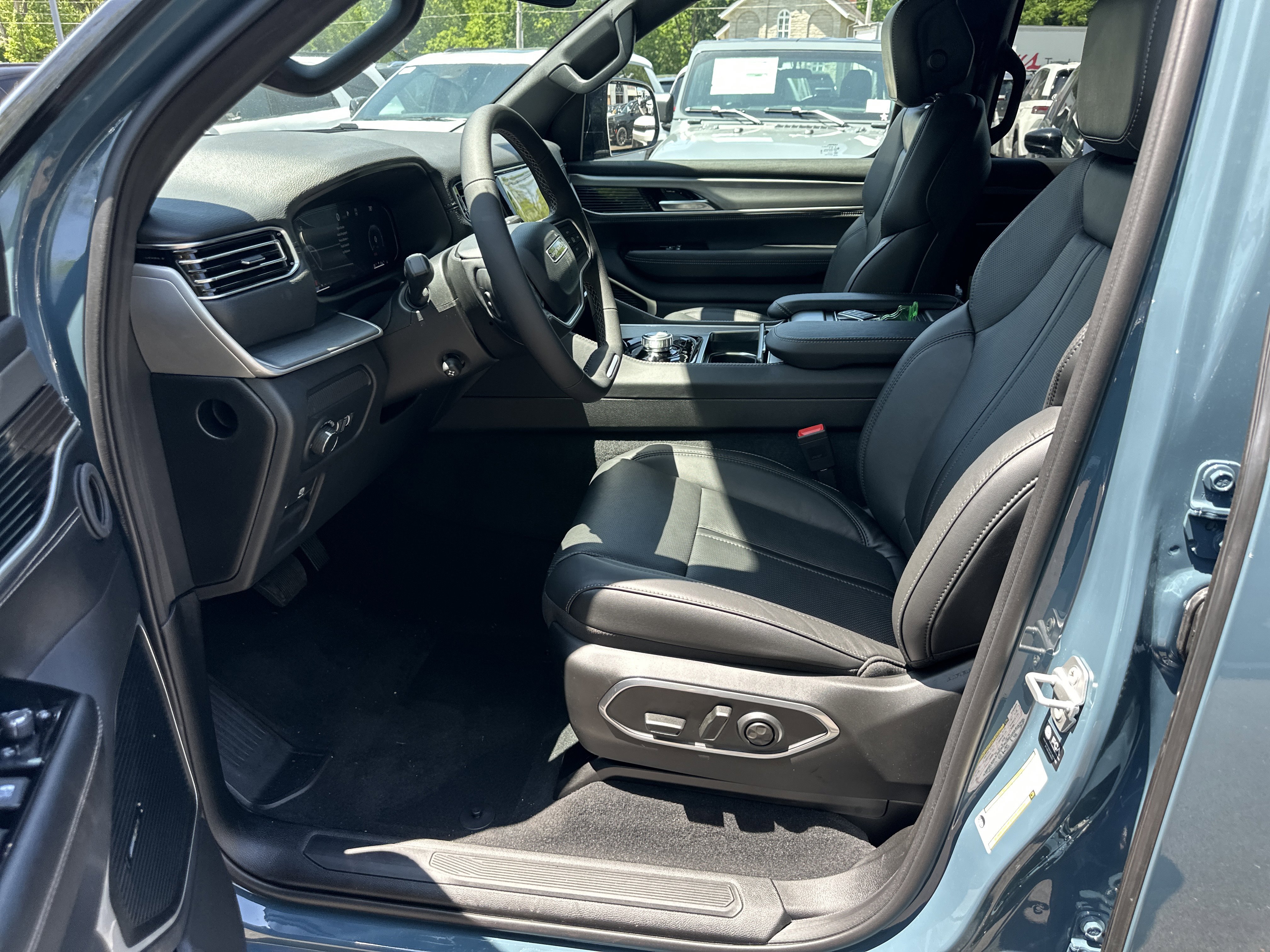 New 2026 Jeep Grand Wagoneer 4WD image 27