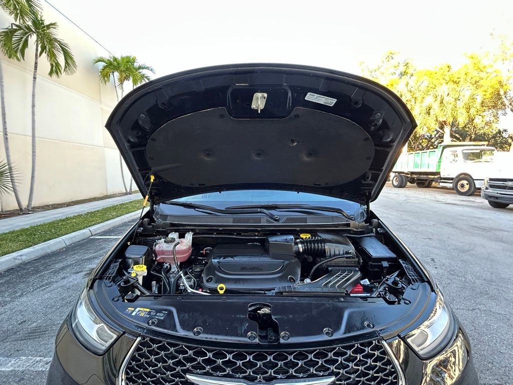 Certified 2024 Chrysler Pacifica Touring-L image 27
