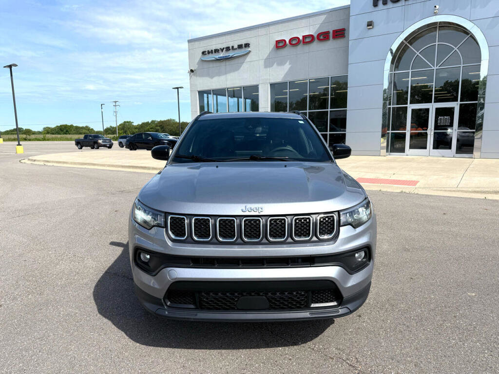 Used 2024 Jeep Compass Latitude image 8
