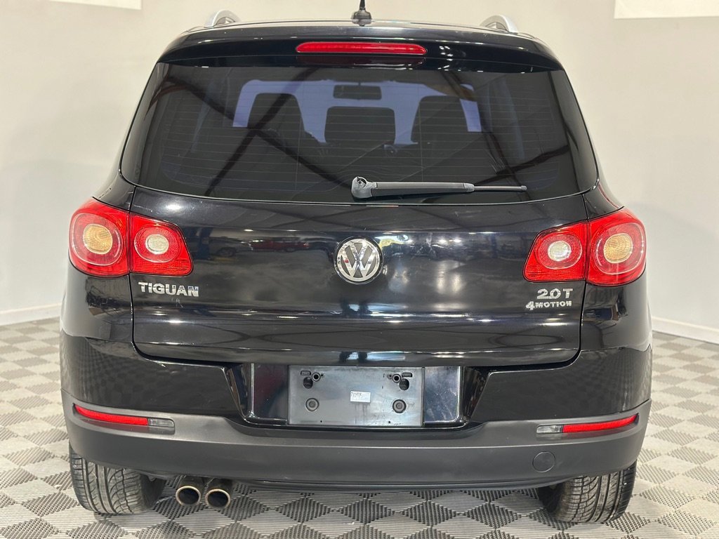Used 2011 Volkswagen Tiguan S image 9