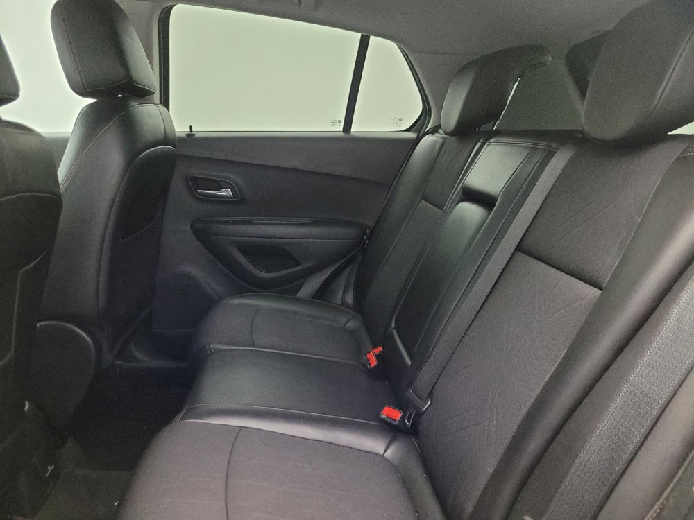 Used 2020 Chevrolet Trax LT w/ Redline Edition AWD/4WD image 18