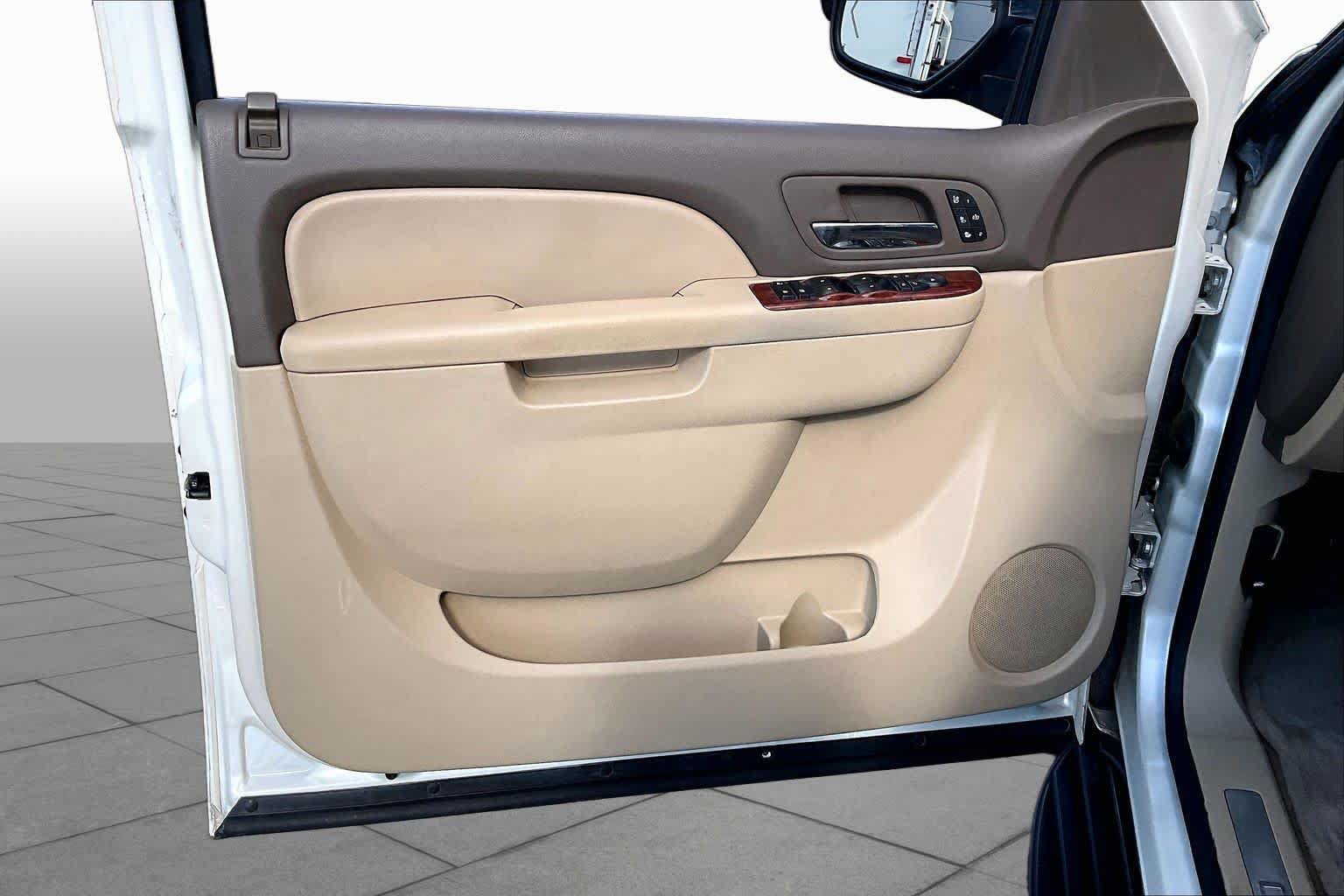 Used 2011 Chevrolet Tahoe LTZ RWD image 19