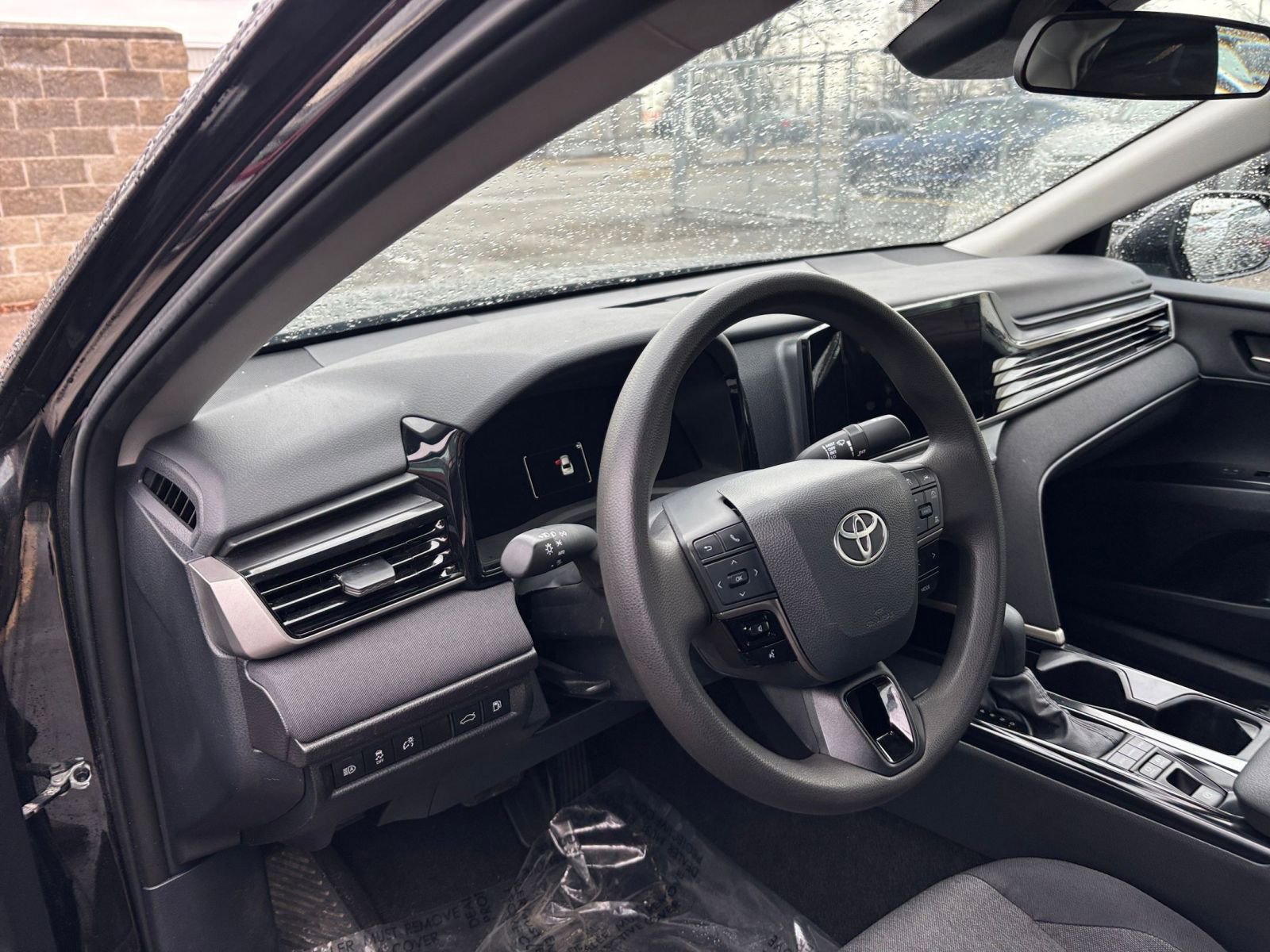 Used 2025 Toyota Camry LE image 34