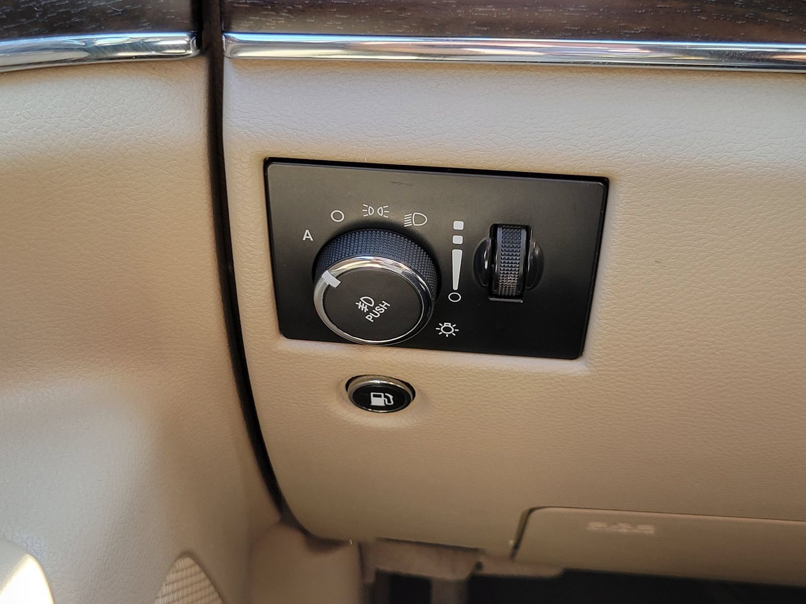 Used 2014 Jeep Grand Cherokee Limited AWD/4WD image 14