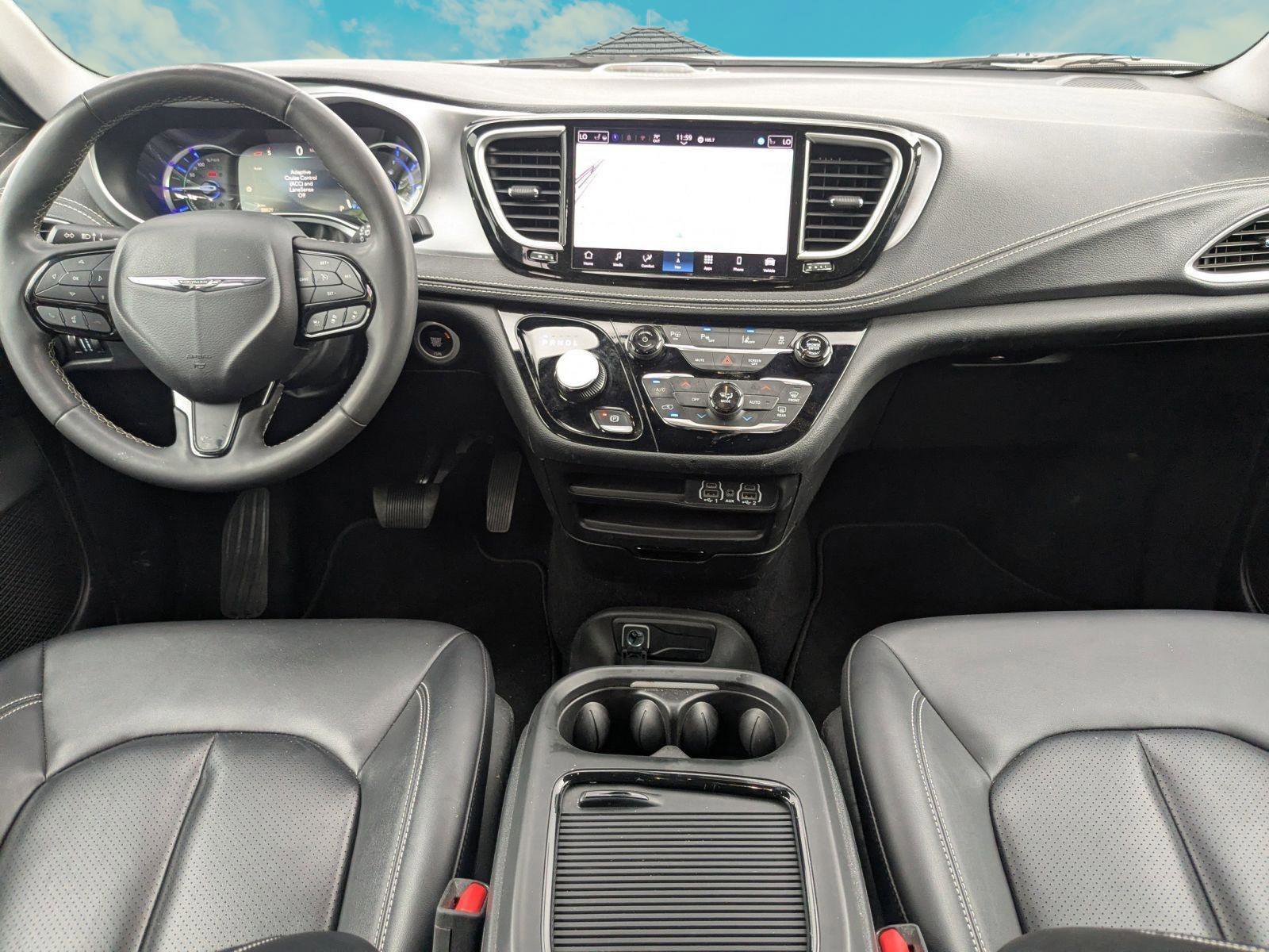 Used 2024 Chrysler Pacifica Limited FWD image 16