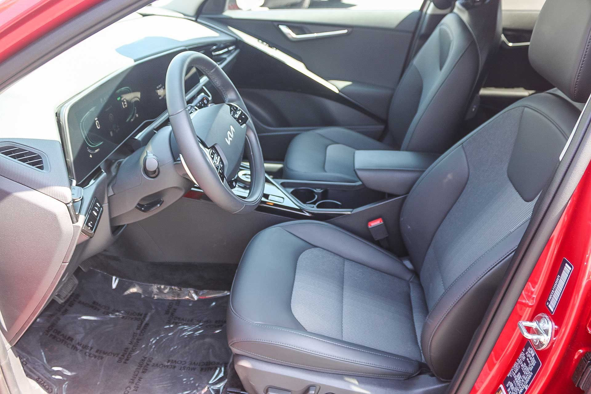 Used 2025 Kia Niro LX FWD image 18