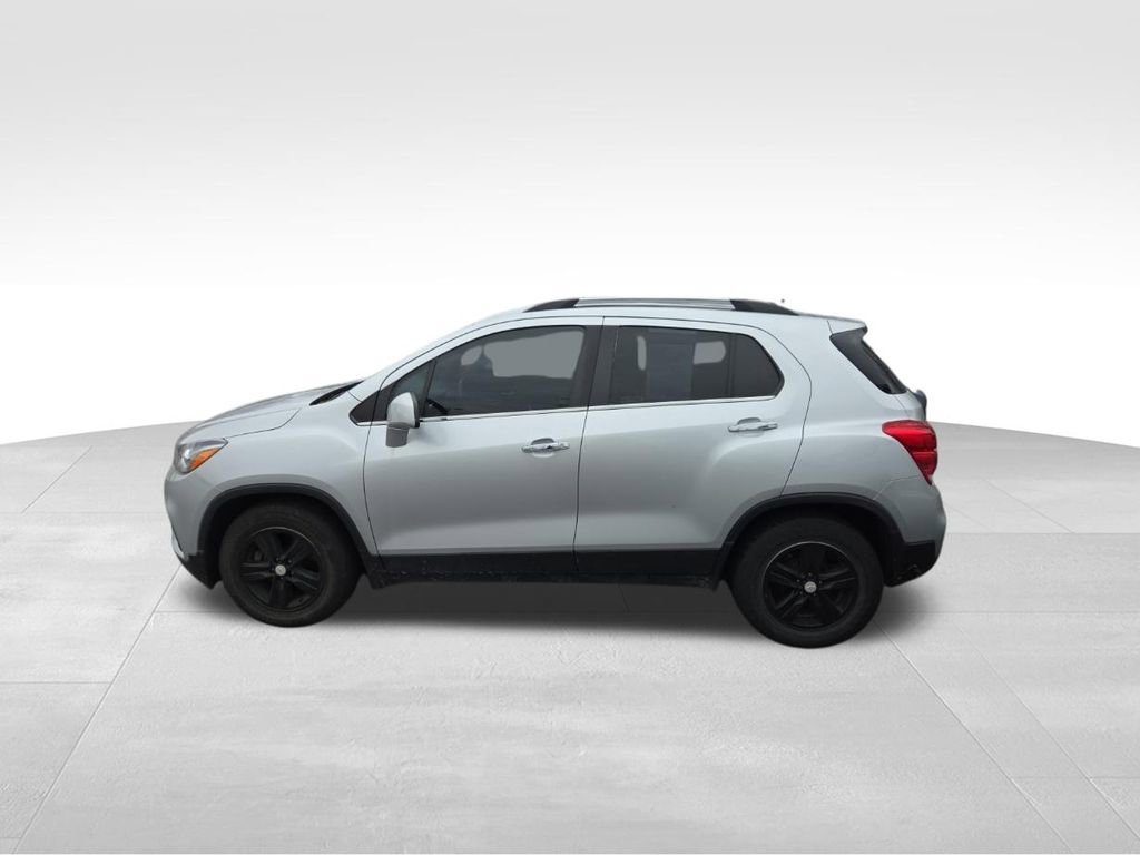 Used 2020 Chevrolet Trax LT w/ LT Convenience Package image 12