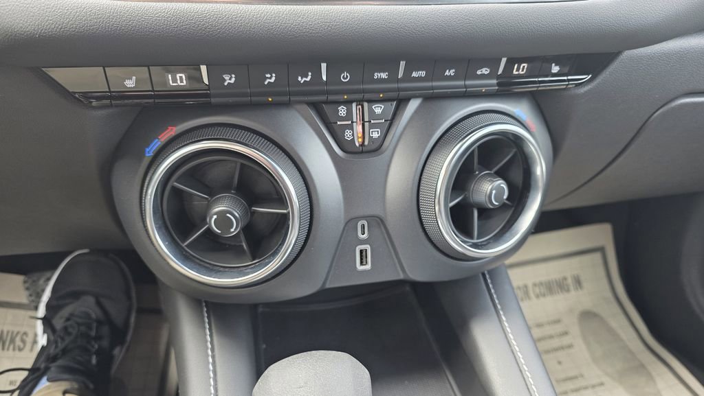 Used 2024 Chevrolet Blazer LT image 21