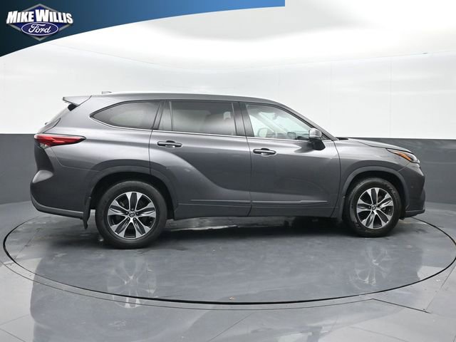 Used 2022 Toyota Highlander XLE FWD image 8