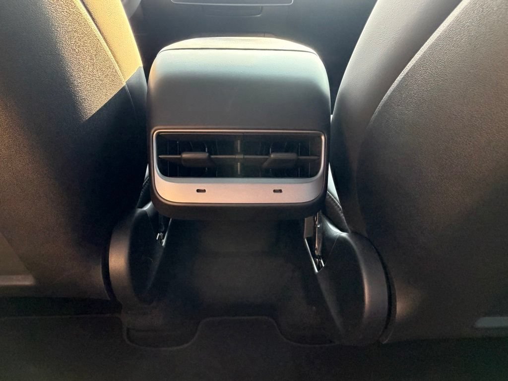 Used 2024 Tesla Model Y Long Range AWD/4WD image 26