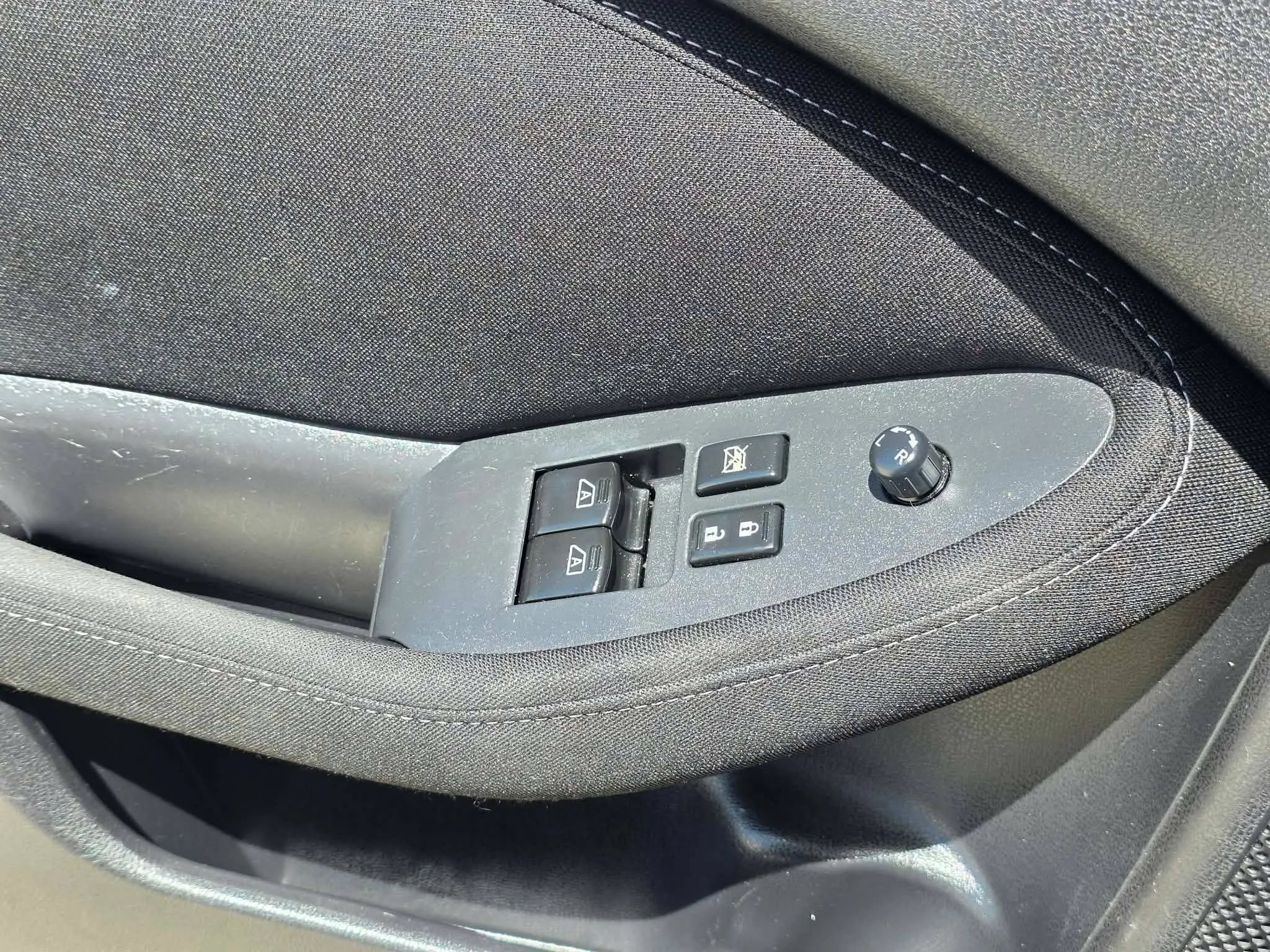 Used 2015 Nissan 370Z Coupe RWD image 24